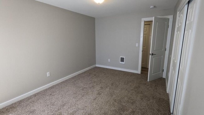 Building Photo - 3965 Hayesville Dr NE