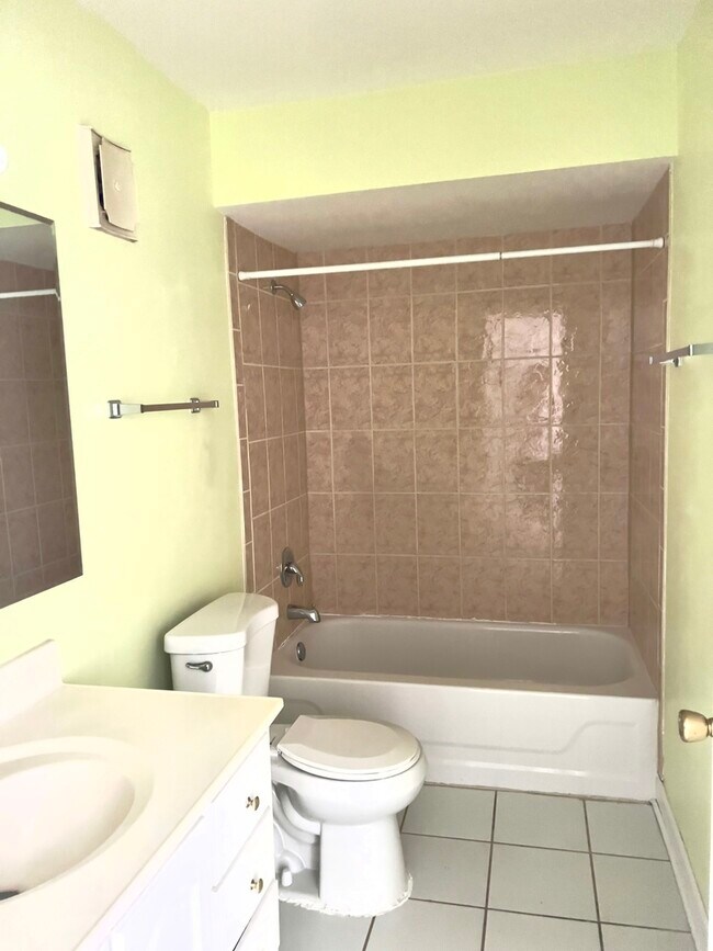 Building Photo - 117 Mullingar Ct