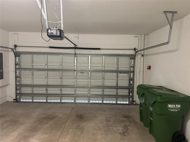 Building Photo - 11718 SW 13th Ct