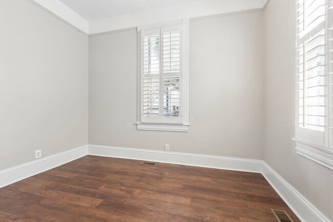 Building Photo - 437 Dinwiddie St