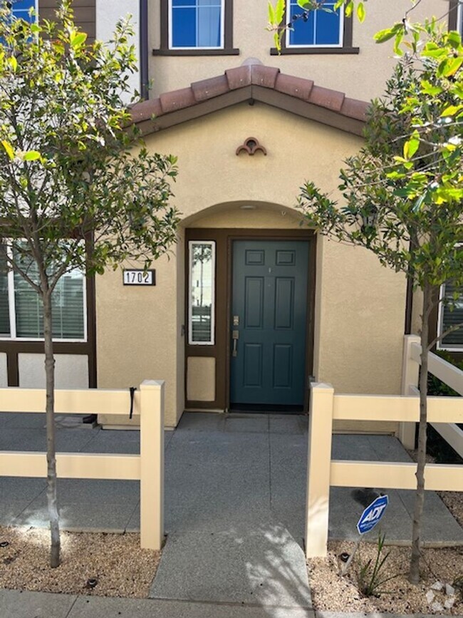 Building Photo - Murrieta Townhome, Downstairs ADA Bed/Bath