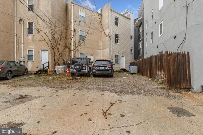 Building Photo - 911 N 19th St