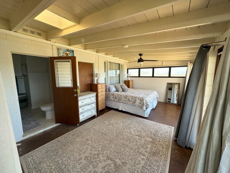 Master/Oceanview Bedroom - 68-243 Au St