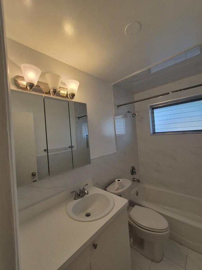 Building Photo - 3609 Polk St