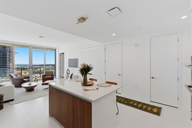 Building Photo - 400 Central Ave