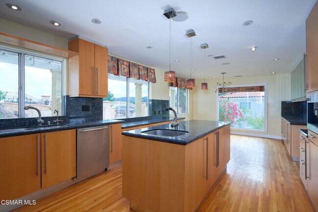 Building Photo - 4613 Reforma Rd