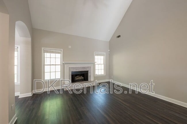 Building Photo - 1512 Fallen Leaf Dr SW