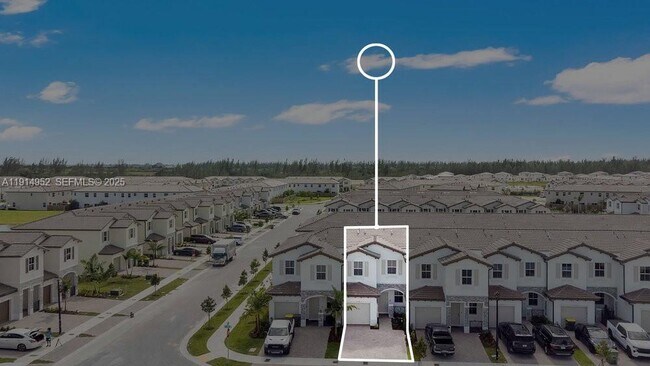 Building Photo - 2558 SE 27th Dr