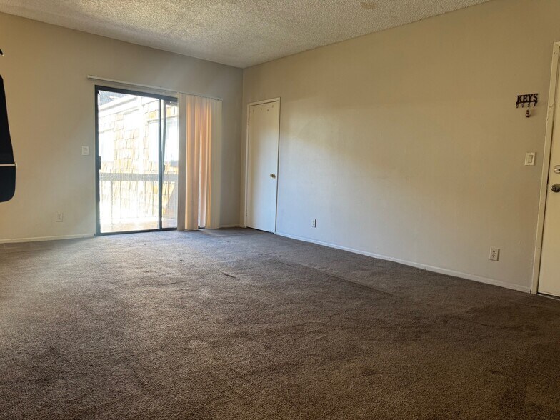 Building Photo - 15516 Nordhoff St