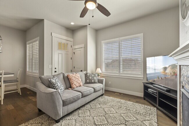 Building Photo - Stunning 3 bed, 4 bath townhome - attached...