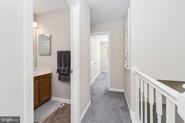 Building Photo - 1127 Kelfield Dr