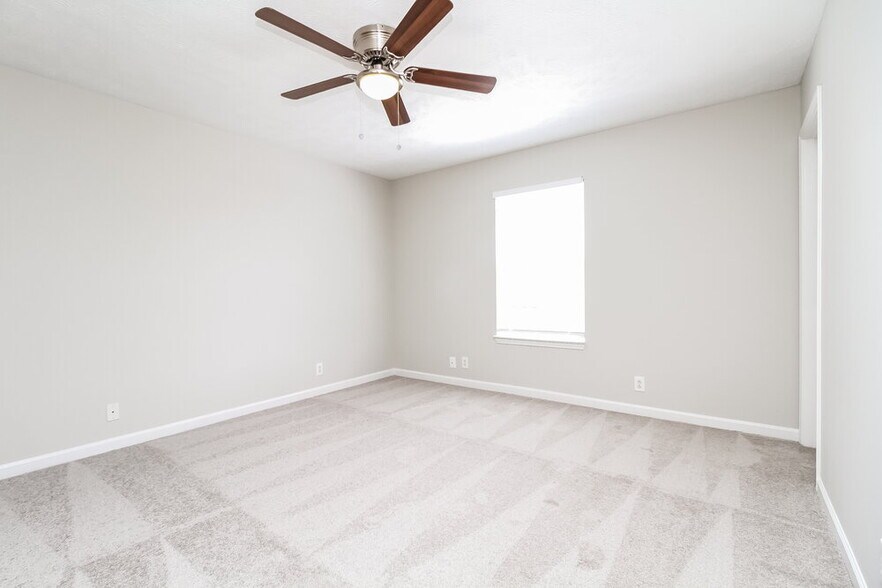 Building Photo - 2819 Weybridge Dr