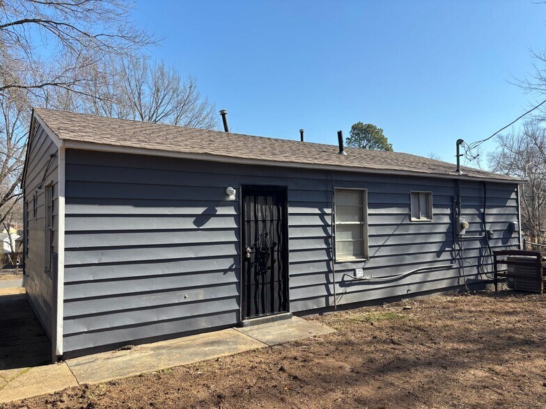 Building Photo - 2551 Dakar Ave