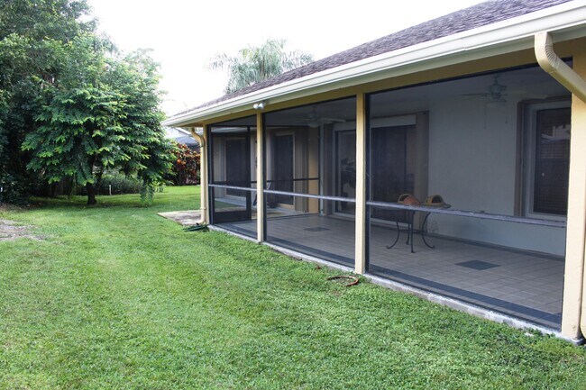 Building Photo - 1518 Primrose Ln