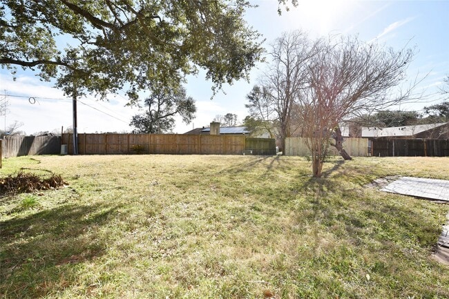 Building Photo - 2207 Woodglen Dr