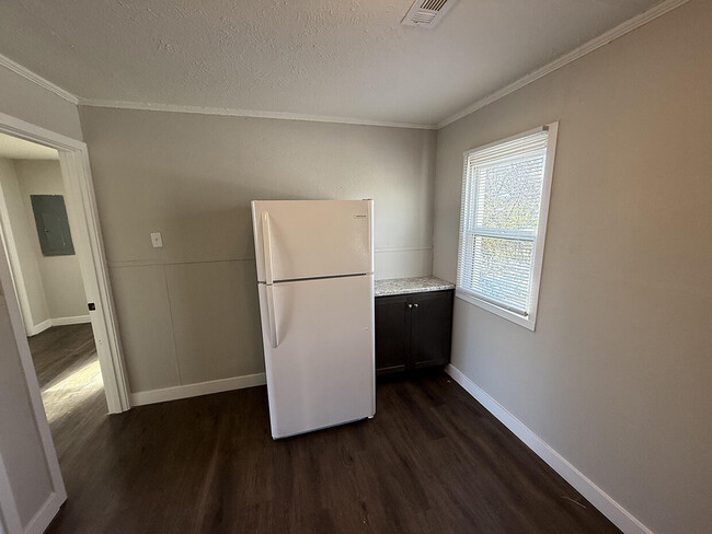 Building Photo - 210 Highview Ave