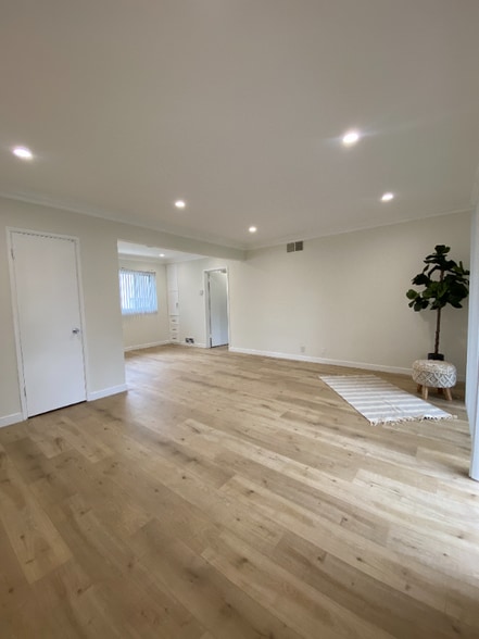 Building Photo - 283 S El Molino Ave