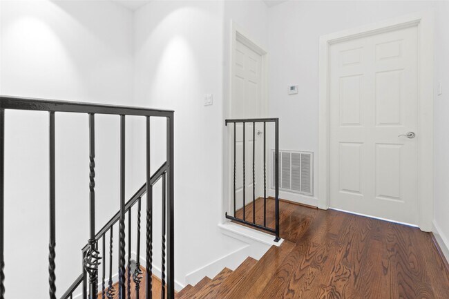 Building Photo - 6406 Rodrigo St