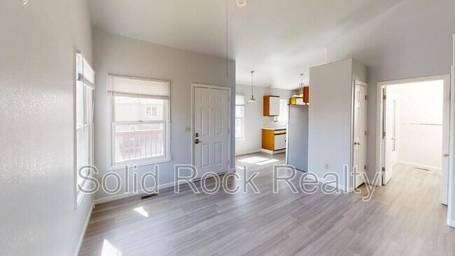 Building Photo - 6945 Yellowpine Dr