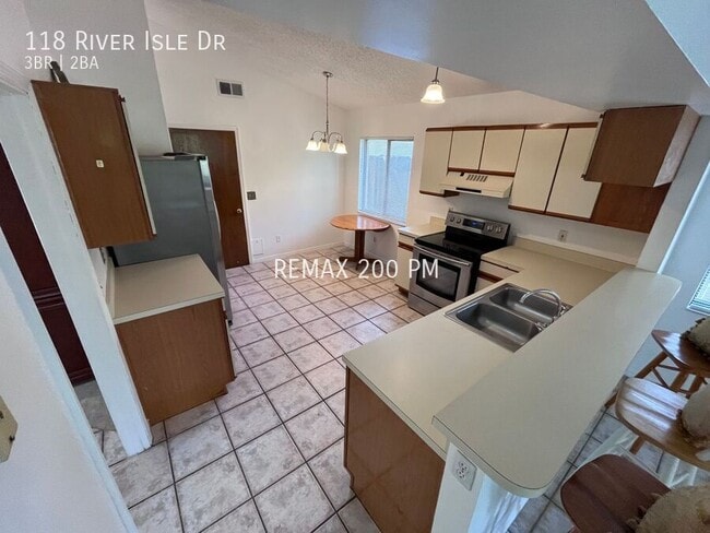 Building Photo - 118 River Isle Dr