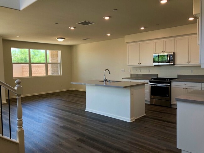 Building Photo - Long Term - Spacious 4 Bedroom Home @ Terra Lago in Indio!
