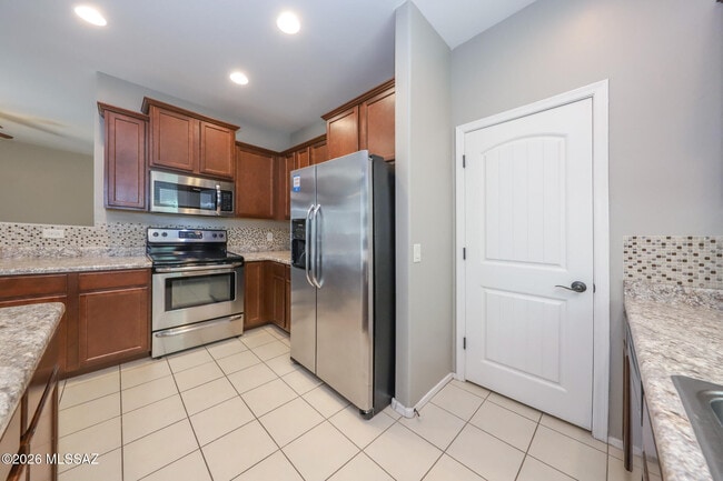 Building Photo - 8754 N Mugho Pine Trail