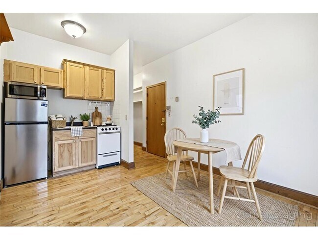 Building Photo - 1913 Emerson Ave S