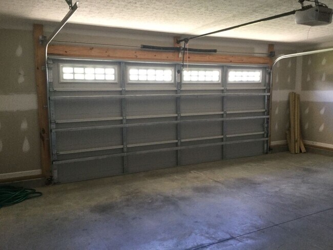 Building Photo - This beautiful home in New Bern