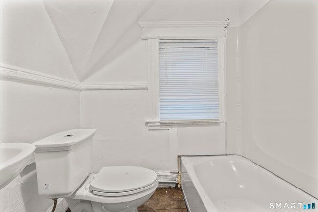 Building Photo - 77 Wall St