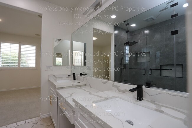 Building Photo - 8057 Sorrento Ln