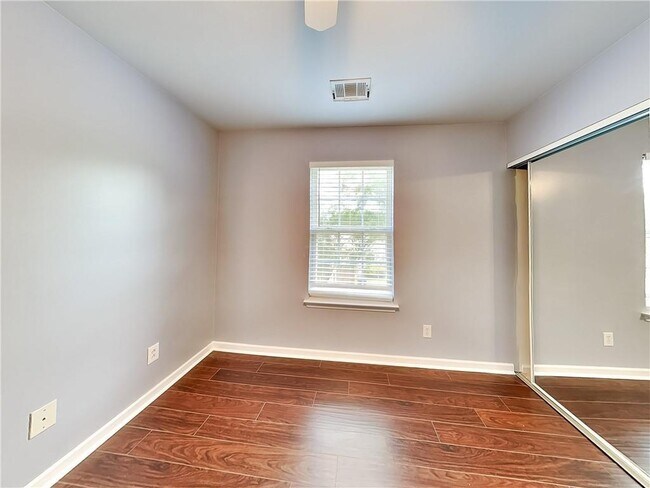 Building Photo - 264 Grandview Cir