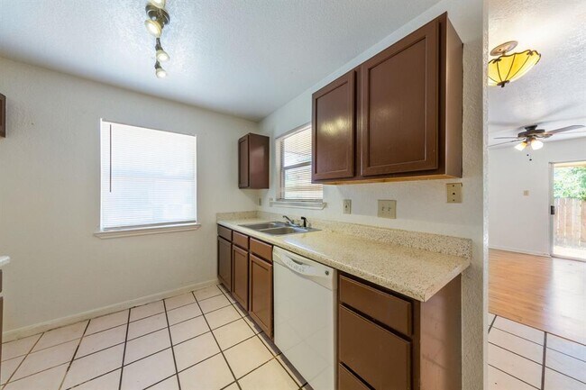Building Photo - 2703 Cypress Ln