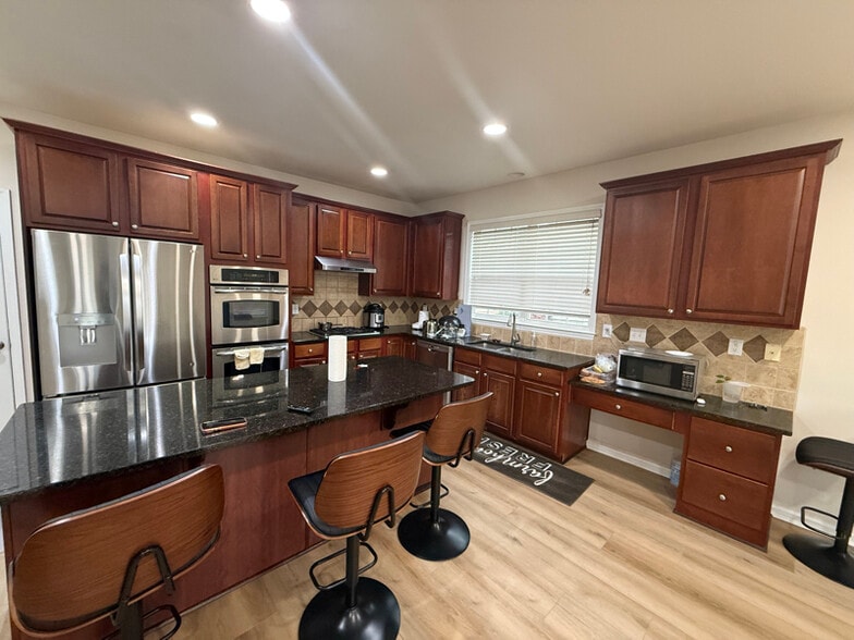 Building Photo - 830 Pimlicon Pl