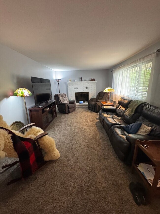 Building Photo - Spacious 4-Bedroom Home in Roosevelt, UT!