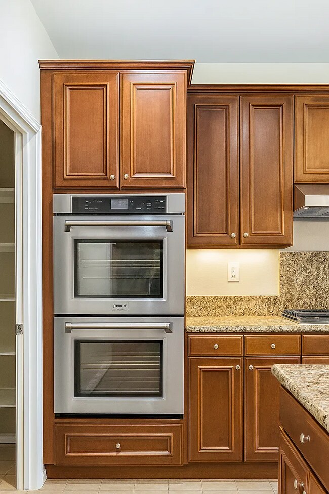 Building Photo - 25617 Henley Way