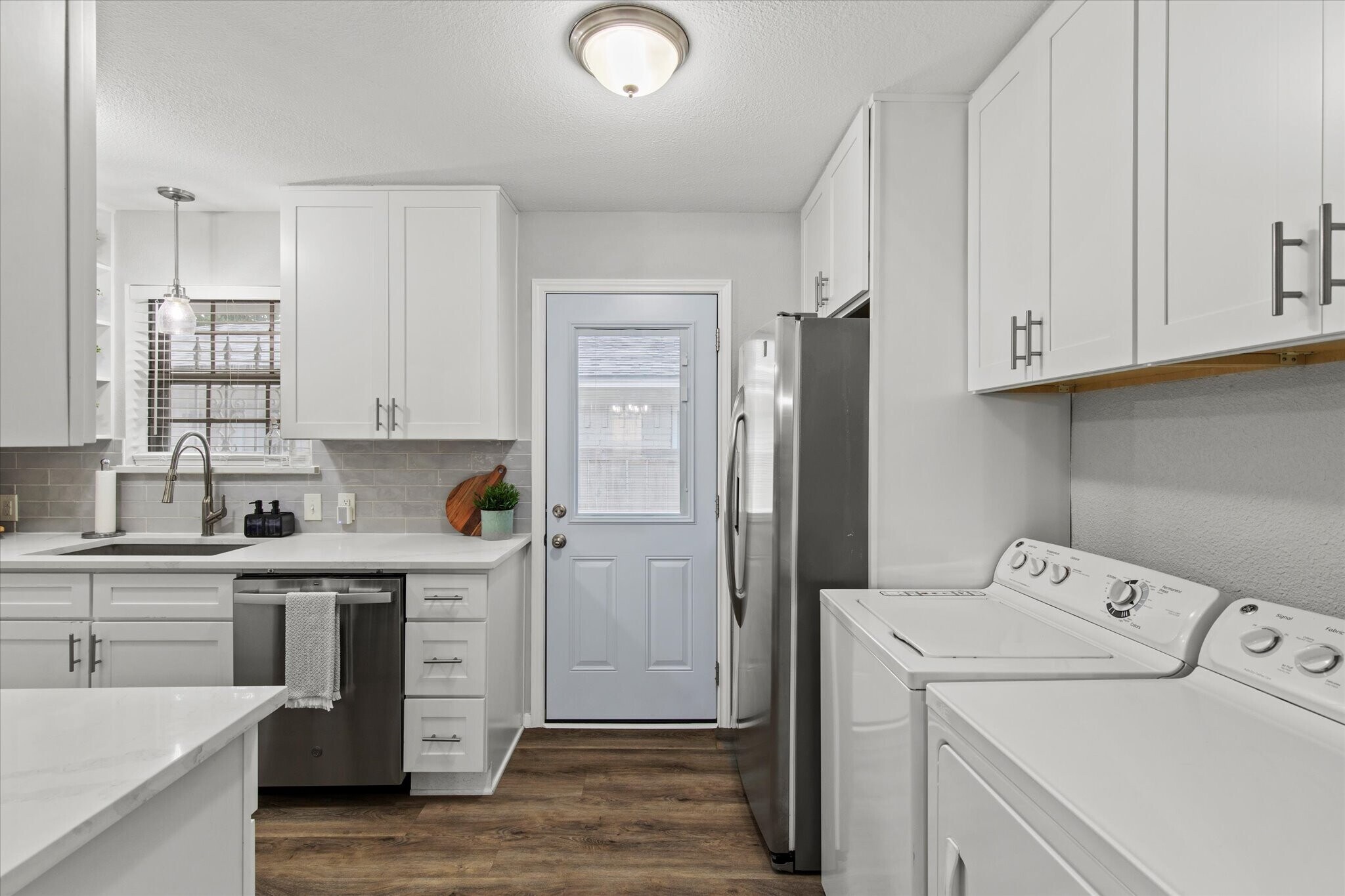 In Unit Washer and Dryer - 10023 Olmos Dr