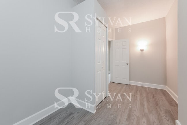 Building Photo - 410 S Newkirk St