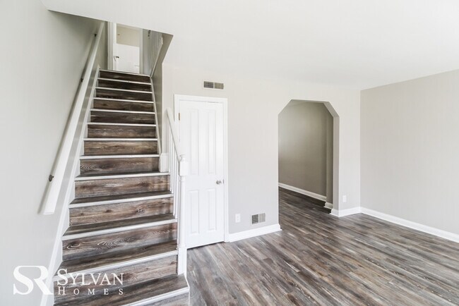 Building Photo - Nice 4BR 1.5BA Brick Home