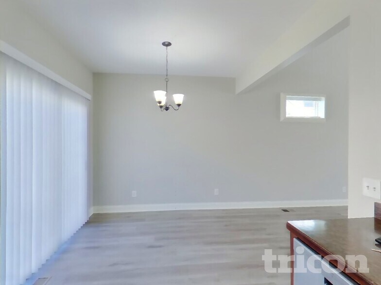 Building Photo - 839 S Westland Ave