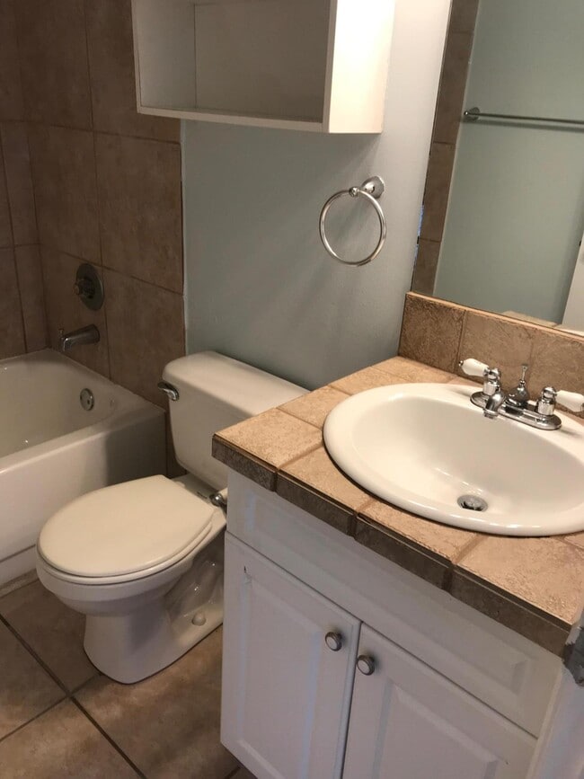 Building Photo - 1830 Abbey Rd