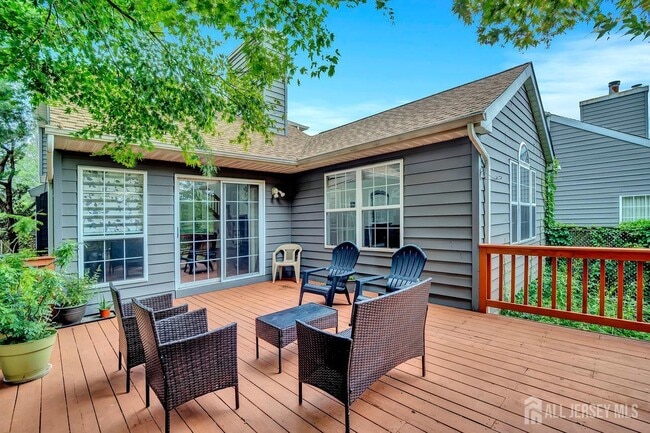 Building Photo - 10 Sawgrass Ct