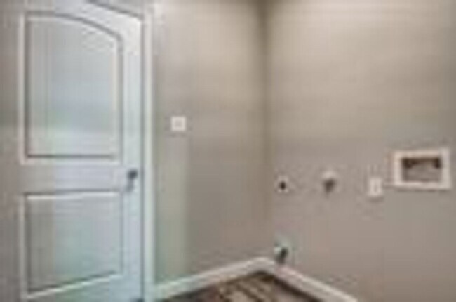 Building Photo - 3258 Wexford Dr