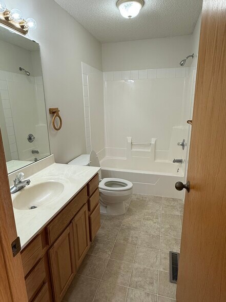 Building Photo - 5293 Manchester Dr