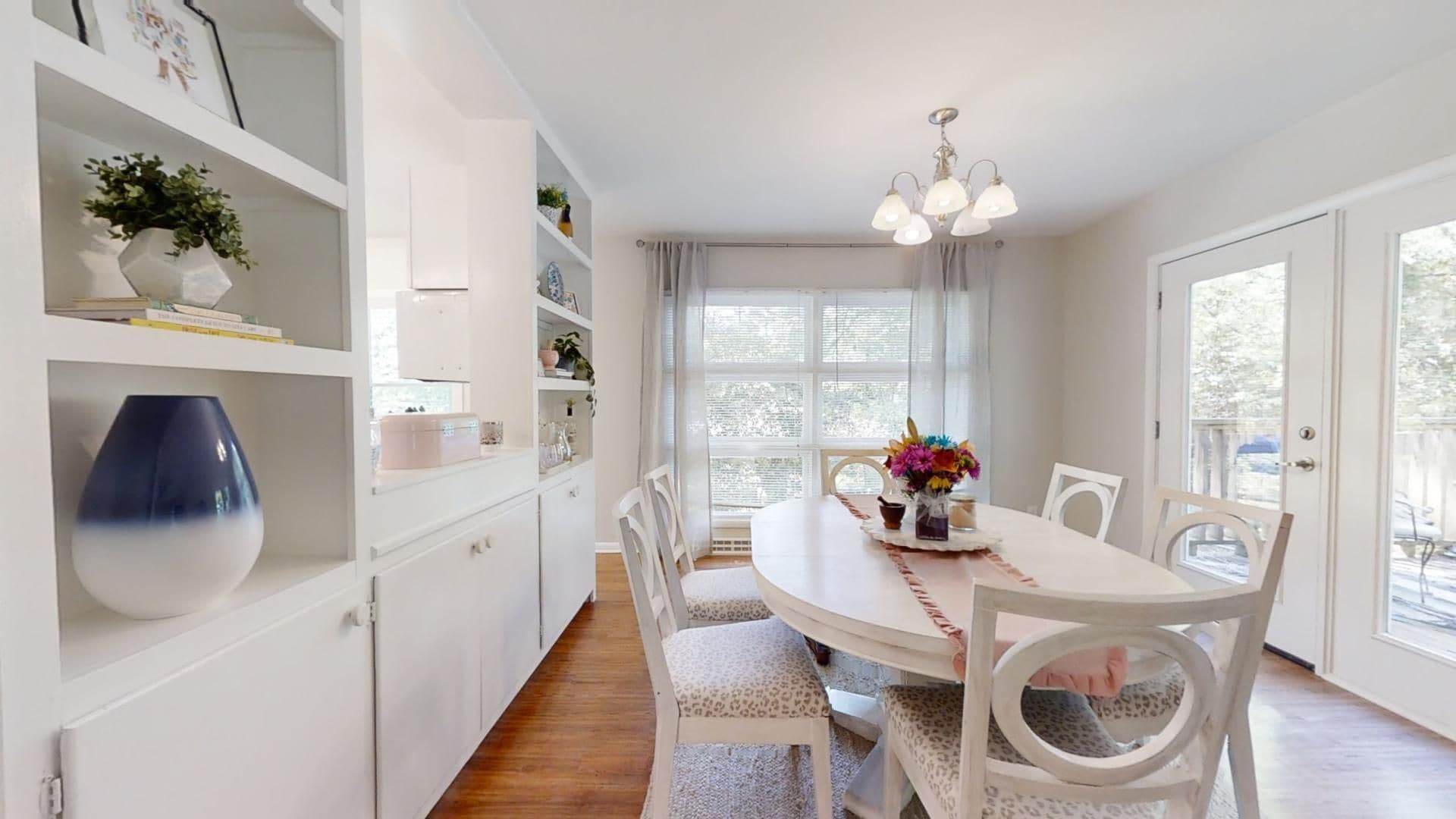 Building Photo - 560 Sherwood Dr