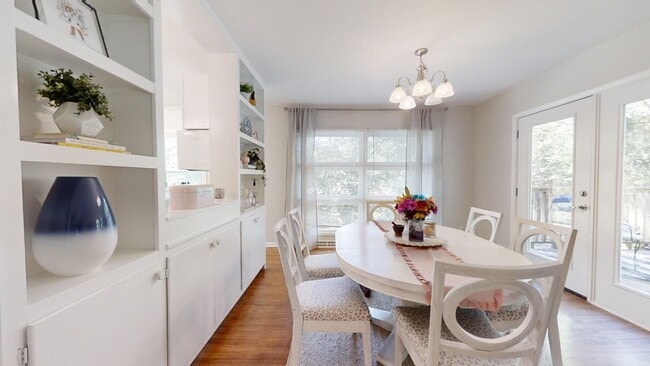 Building Photo - AVAILABLE NOW- SUBLEASE Short distance to Downtown Auburn--One of Kind Home on Sherwood Dr in Auburn