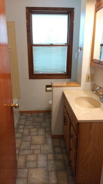 The tub/shower is barely visible from this view, but opposite the sink. - 1624 elmhurst ave