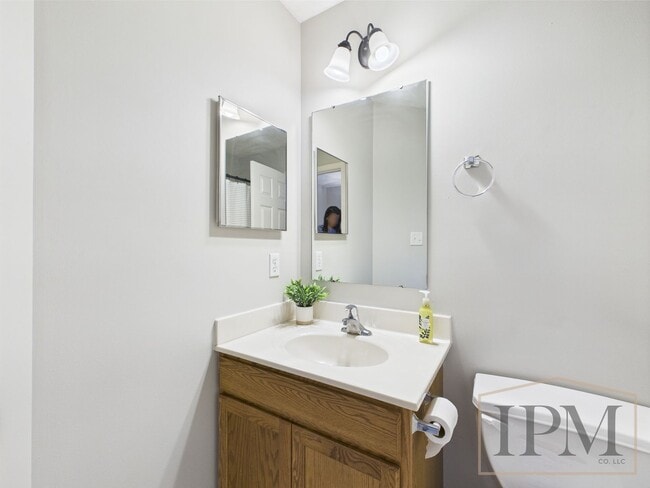 Building Photo - Available Now!- 3 Bedroom Home in Eastern ...