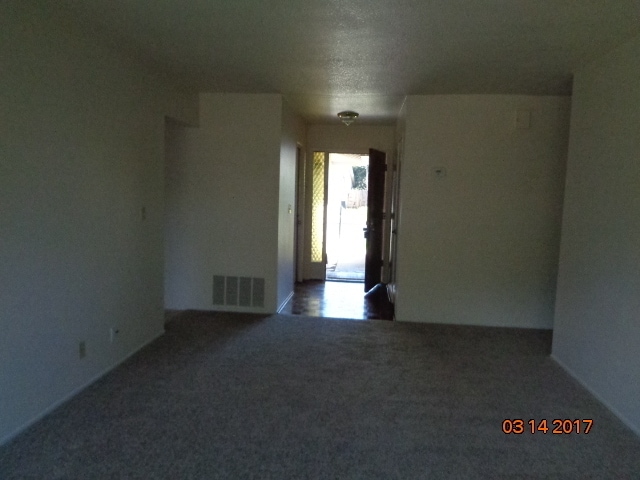 Building Photo - 312 Royal Oaks Dr