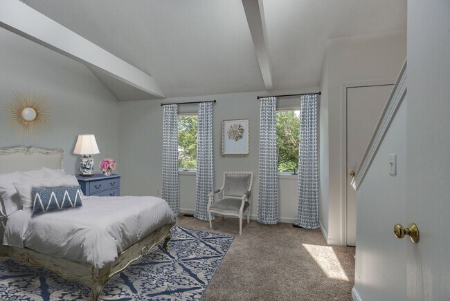 Building Photo - 48 Pleasant St