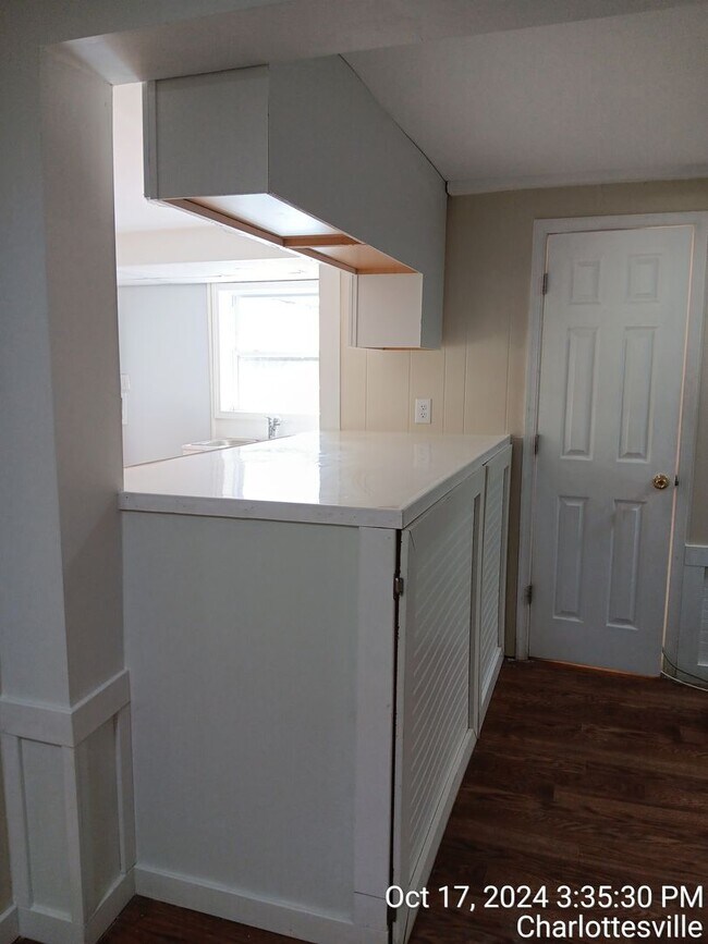 Building Photo - Spacious 5-Bedroom 2 Bath  Home in Historic Downtown Charlottesville